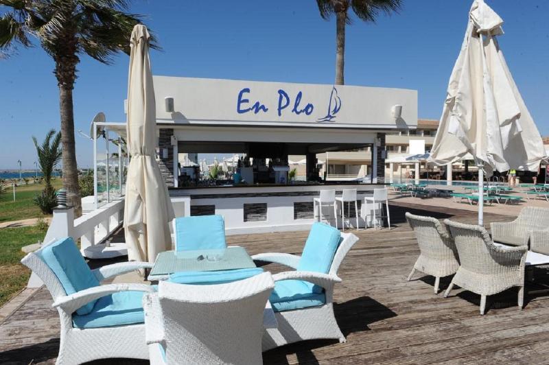 Piere Anne Beach Hotel 아이아 나파 외부 사진