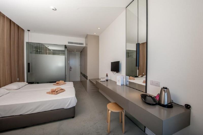 Piere Anne Beach Hotel 아이아 나파 외부 사진